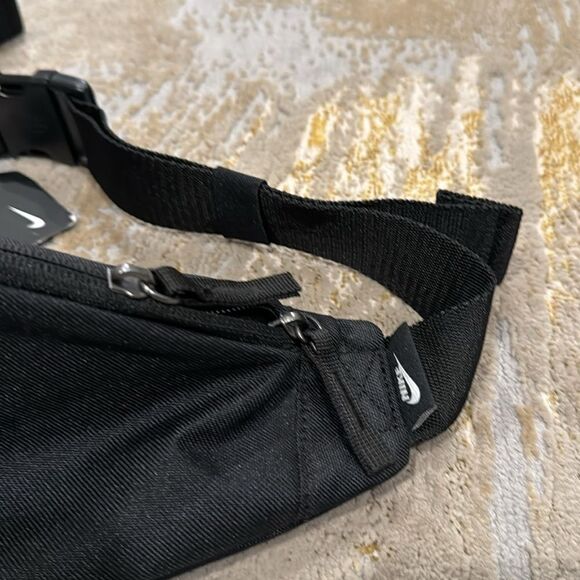 Nike Sportswear Heritage Hip Pack Logo Black
Streetwear,
New Fanny pack - Picture 3 of 9